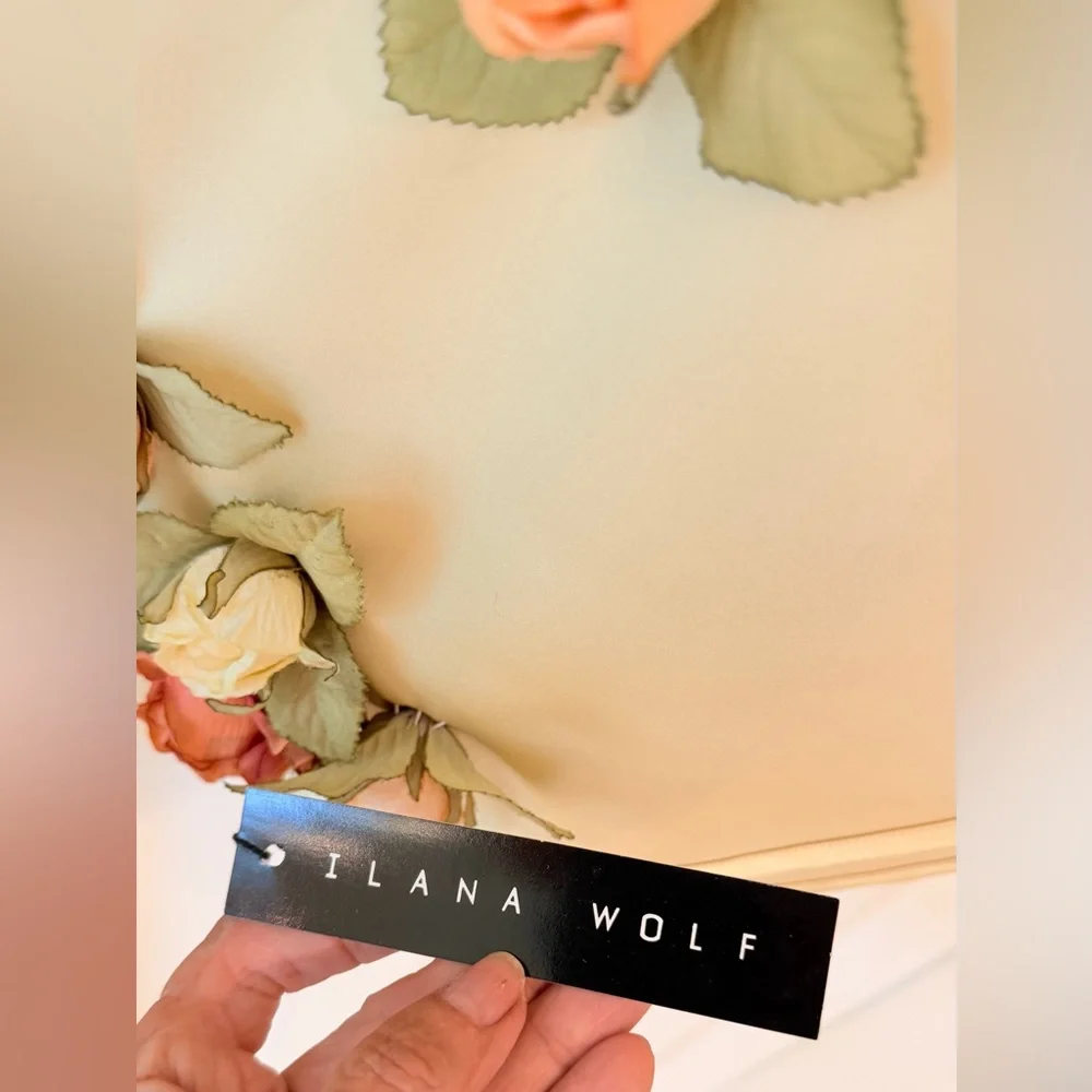 Ilana Wolf NWT Cream Satin Evening Wrap w/ Silk Flower Embellishment. Gorgeous! - Picture 8 of 16